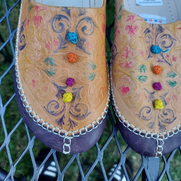 Hand painted tooled Leather Mules Shoes SZ 6 - Picture 5 of 6